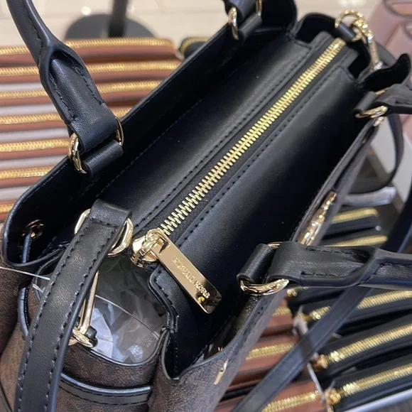 Michael Kors Reed Small Belted Logo Satchel Crossbody Center Zip Bag Purse
NWT - Picture 4 of 16